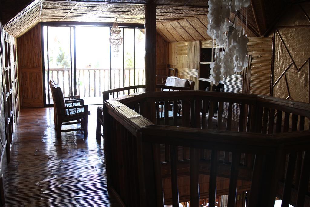פוארטו גאלרה Bamboo House Beach Lodge & Restaurant מראה חיצוני תמונה